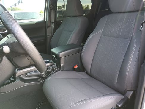 Used 2019 Toyota Tacoma TRD Sport AWD/4WD image 18