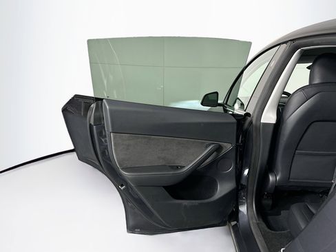 Used 2023 Tesla Model Y Long Range image 26