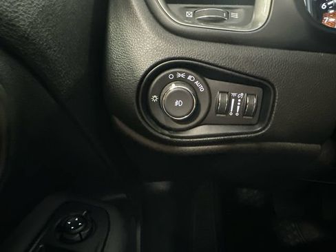 Used 2022 Jeep Renegade Limited AWD/4WD image 25