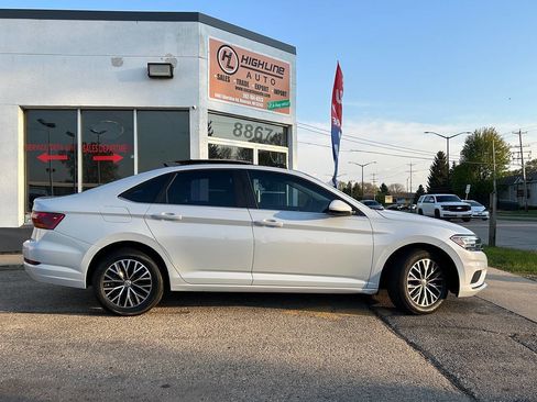 Used 2019 Volkswagen Jetta SE FWD image 3