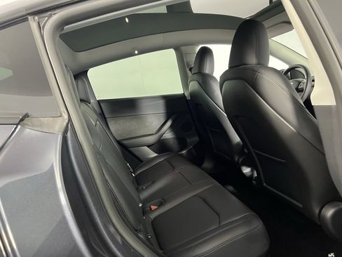 Used 2025 Tesla Model Y Long Range image 30
