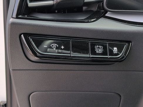 Used 2025 Kia Niro EX FWD image 18