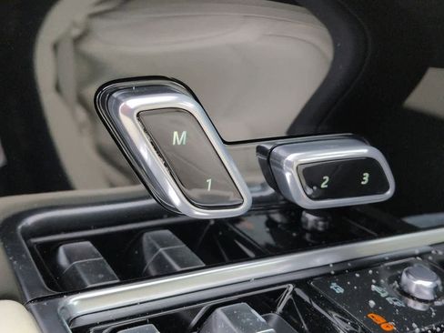 New 2026 Land Rover Range Rover Long Wheelbase SE image 17