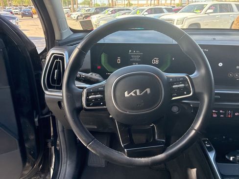 Used 2024 Kia Sorento S image 9