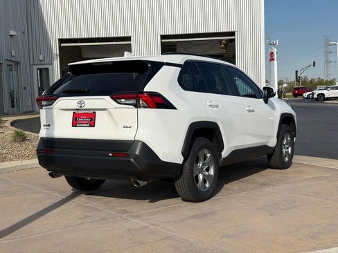 Used 2024 Toyota RAV4 XLE w/ Convenience Package image 5