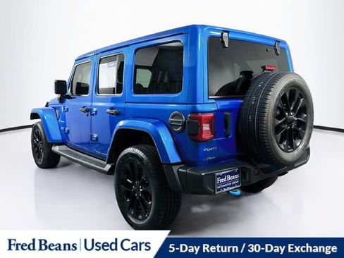 Used 2022 Jeep Wrangler Unlimited Sahara w/ Cold Weather Group AWD/4WD image 8