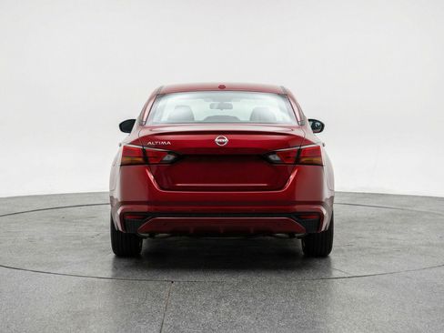 Used 2025 Nissan Altima 2.5 SV image 7