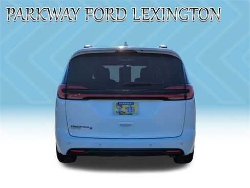 Used 2021 Chrysler Pacifica Touring w/ S Appearance Package image 6