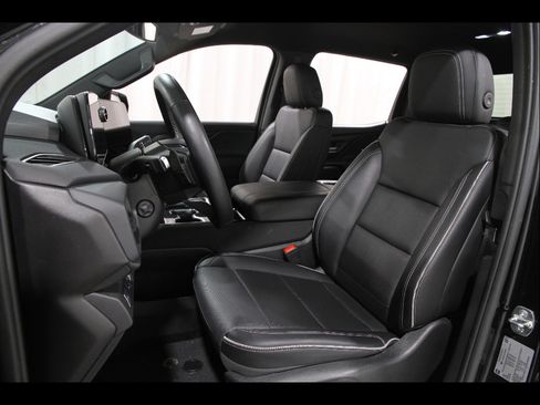 Used 2025 Chevrolet Silverado EV LT image 5