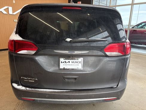 Used 2019 Chrysler Pacifica Touring-L w/ Tire & Wheel Group image 12