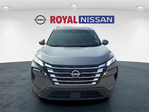 Used 2026 Nissan Rogue SV w/ SV Premium Package image 2