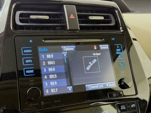 Used 2018 Toyota Prius Three w/ Advanced Technology Package image 17