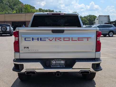 Used 2022 Chevrolet Silverado 1500 LT AWD/4WD image 8