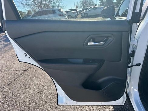 Used 2025 Nissan Rogue SV image 16