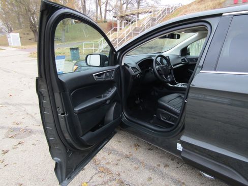 Certified 2024 Ford Edge SEL w/ Convenience Package AWD/4WD image 9