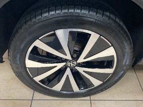 Used 2023 Volkswagen Taos SE AWD/4WD image 28