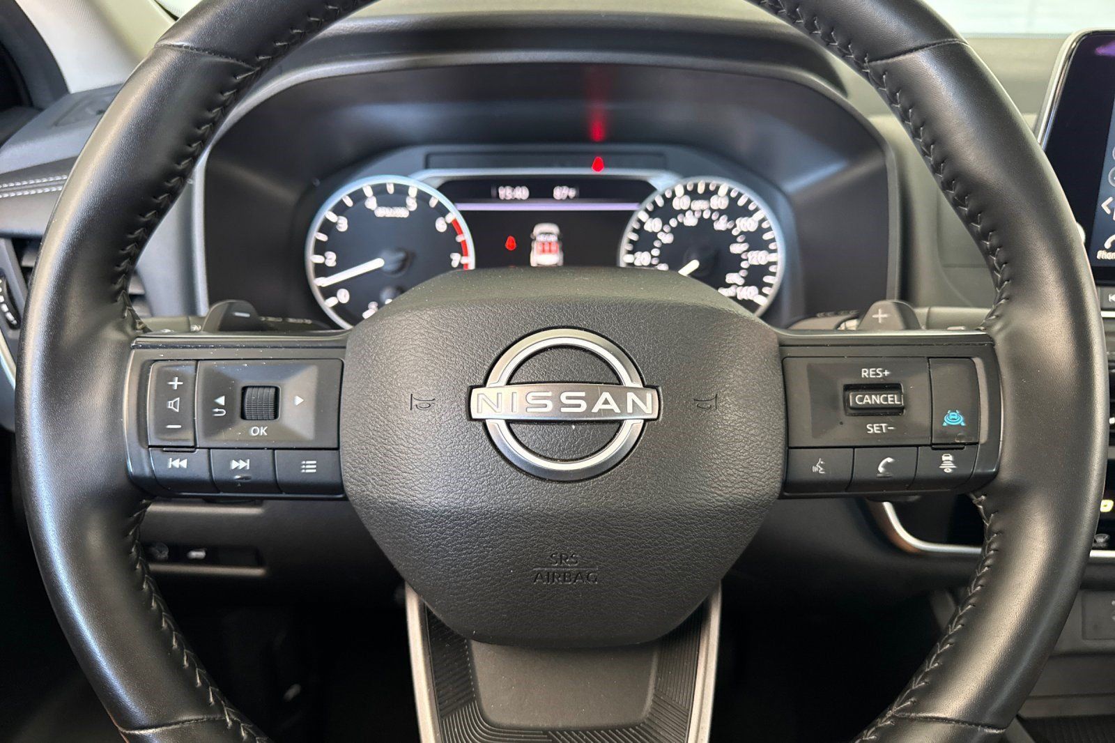 Used 2025 Nissan Rogue SV AWD/4WD image 11