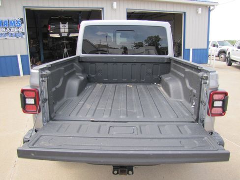 Used 2020 Jeep Gladiator Rubicon AWD/4WD image 5