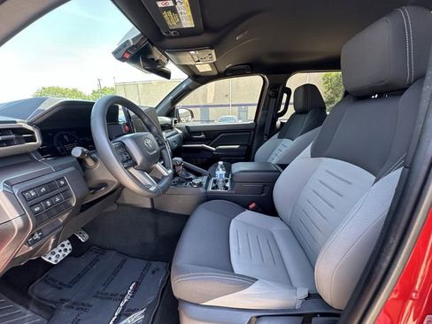 Used 2025 Toyota Tacoma TRD Sport AWD/4WD image 27