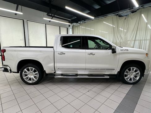 Certified 2024 Chevrolet Silverado 1500 High Country w/ High Country Premium Package AWD/4WD image 5