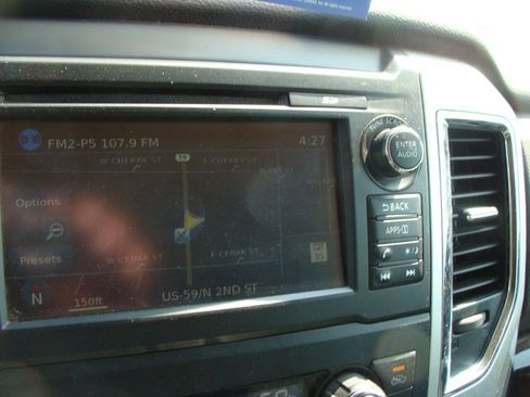 Used 2018 Nissan Titan SV w/ SV Convenience Package image 8