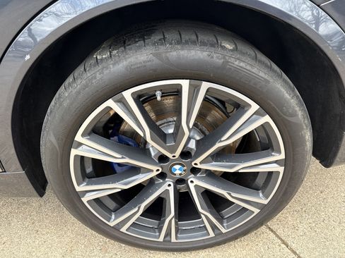 Used 2021 BMW X7 M50i w/ Dynamic Handling Package image 19