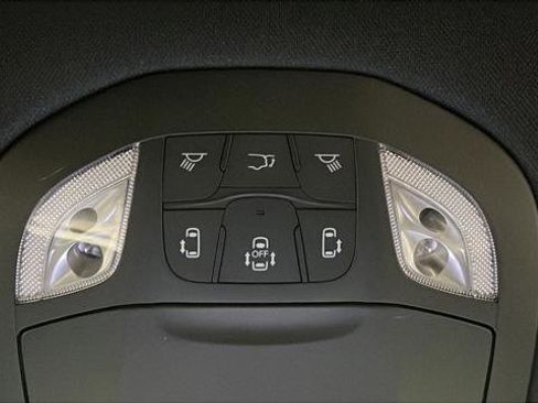 Used 2024 Chrysler Pacifica Limited FWD image 33