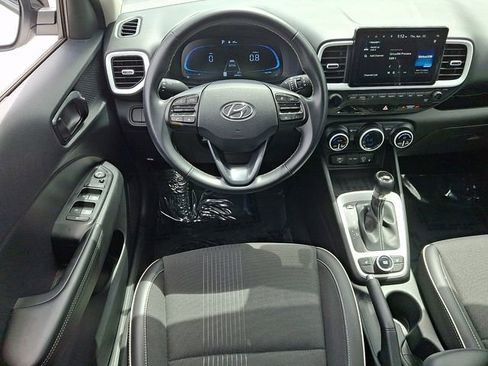 Used 2024 Hyundai Venue Limited FWD image 13