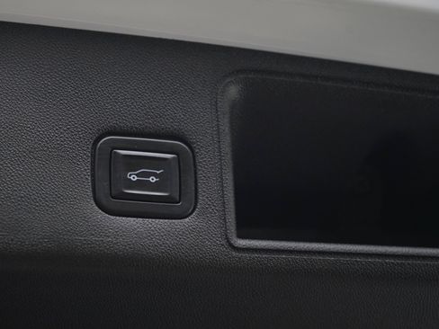 Used 2020 GMC Terrain SLT w/ Preferred Package AWD/4WD image 18