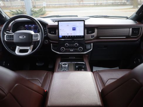Used 2024 Ford Expedition Limited image 25
