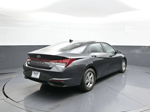 Certified 2021 Hyundai Elantra SE FWD image 6