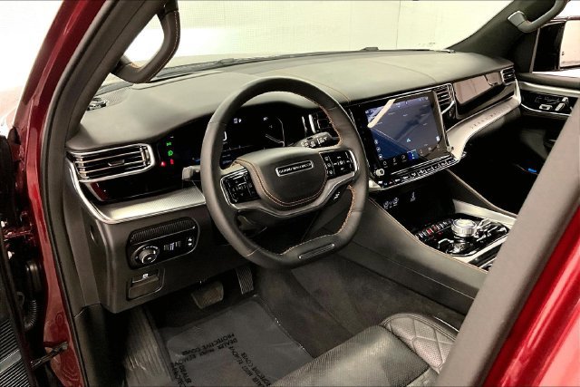 Used 2023 Jeep Grand Wagoneer Series III AWD/4WD image 16