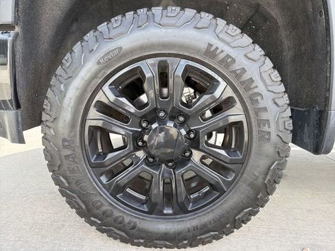 Used 2023 Chevrolet Silverado 2500 Custom w/ Custom Value Package AWD/4WD image 12