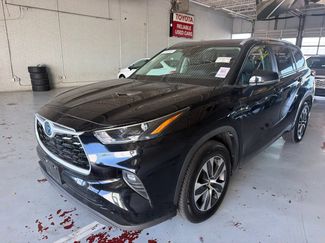 Used 2023 Toyota Highlander XLE FWD video 1