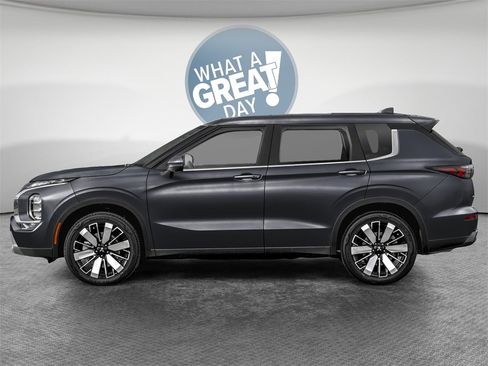 New 2025 Mitsubishi Outlander SE image 3
