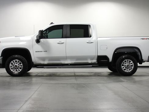 Used 2022 Chevrolet Silverado 2500 LT AWD/4WD image 7