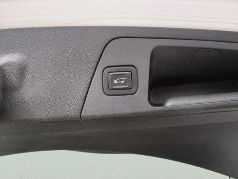 Used 2018 Buick Envision Essence image 18