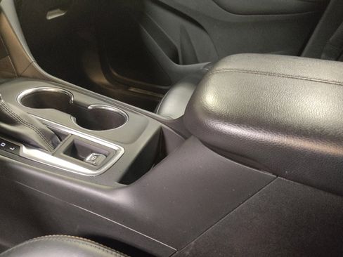 Used 2018 Chevrolet Equinox Premier FWD image 26