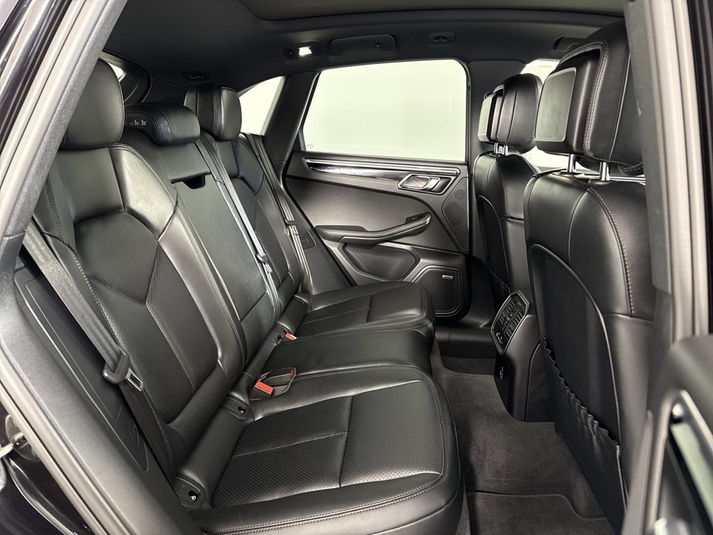 Certified 2024 Porsche Macan S AWD/4WD image 23