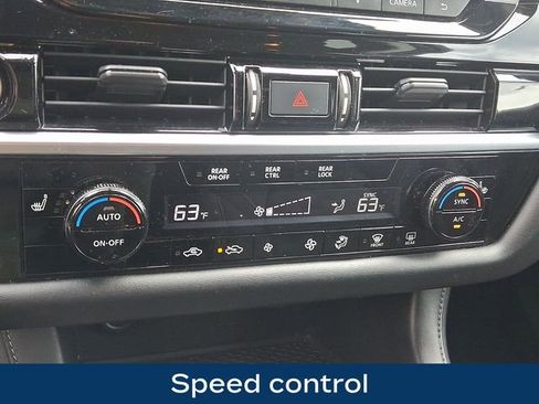 Used 2022 Nissan Pathfinder SV AWD/4WD image 13