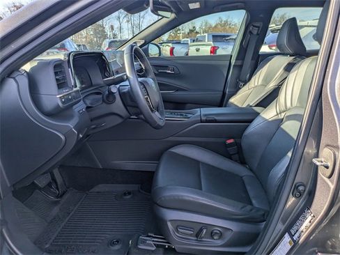 Used 2023 Toyota Crown Limited image 21