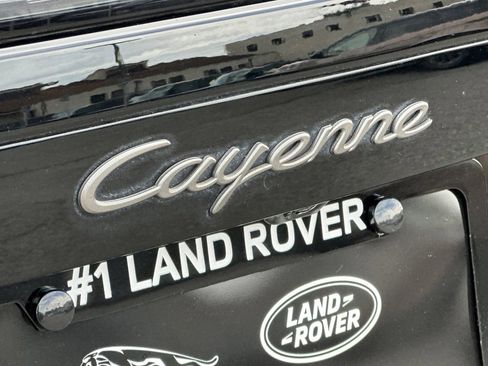 Used 2023 Porsche Cayenne Platinum Edition image 14