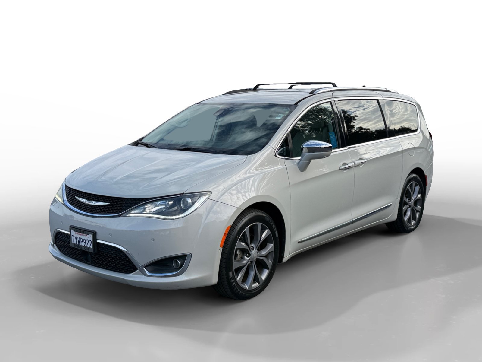 Used 2017 Chrysler Pacifica Limited FWD image 1