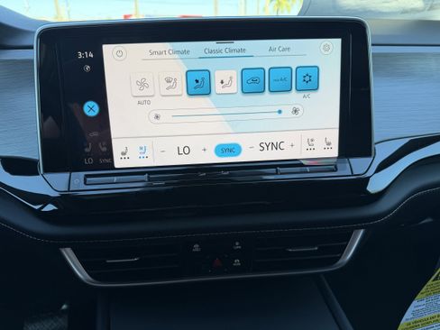 New 2026 Volkswagen Atlas Cross Sport SE image 19