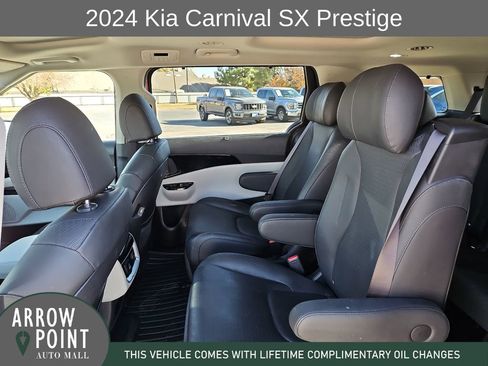 Used 2024 Kia Carnival SX Prestige image 18