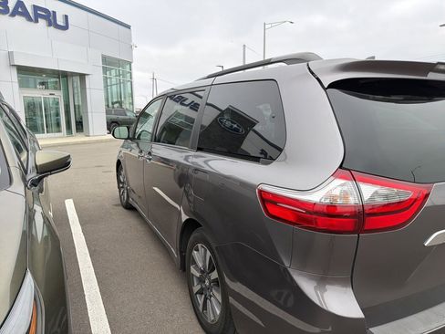 Used 2020 Toyota Sienna Limited Premium w/ Carpet Mat Package image 3