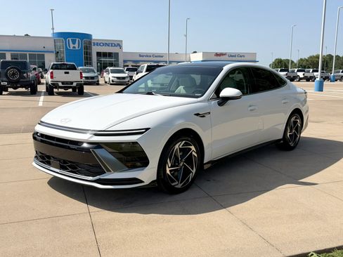 Used 2025 Hyundai Sonata SEL FWD image 3