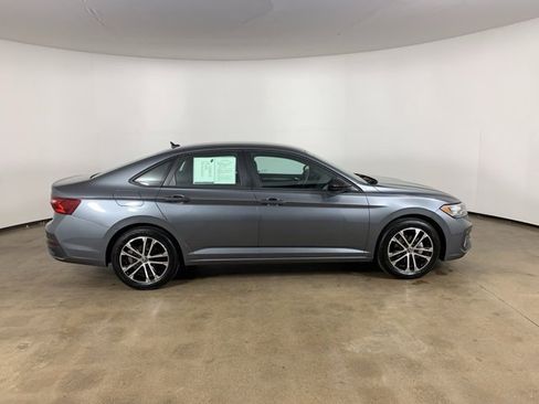 Used 2022 Volkswagen Jetta Sport image 7