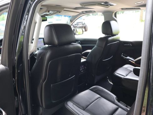 Used 2015 Chevrolet Suburban LTZ RWD image 11