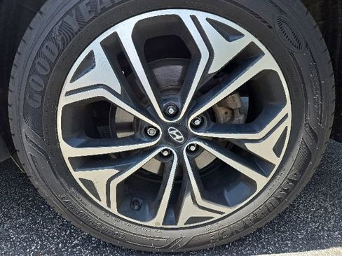 Used 2019 Hyundai Santa Fe Limited FWD image 10